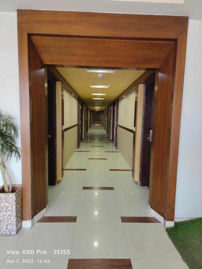 Tgv Hotel Ahmedabad Exteriör bild
