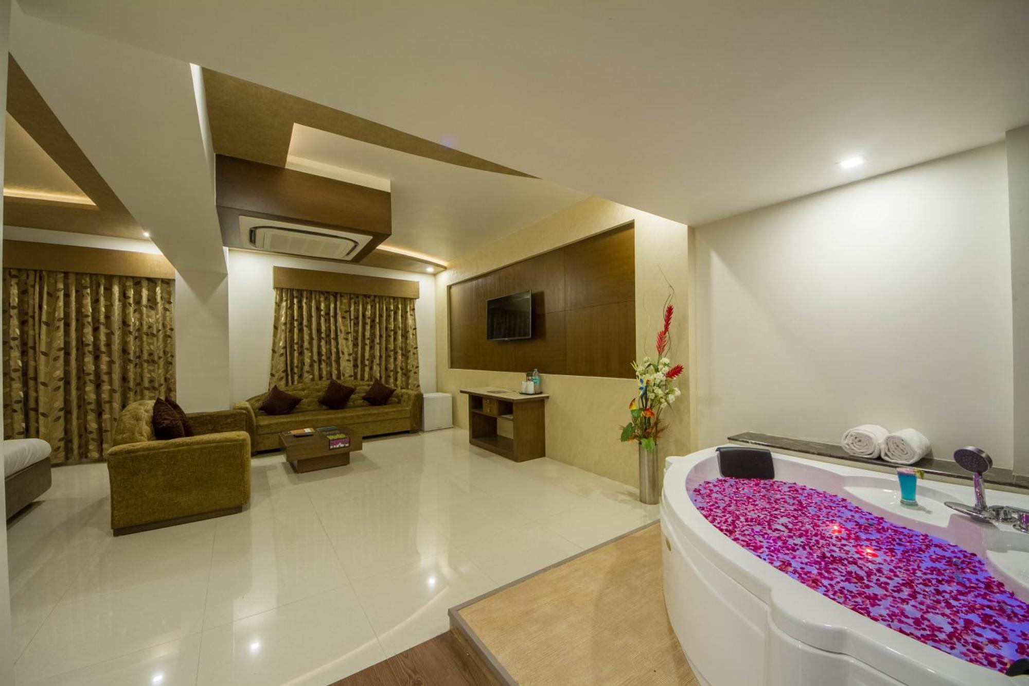 Tgv Hotel Ahmedabad Exteriör bild